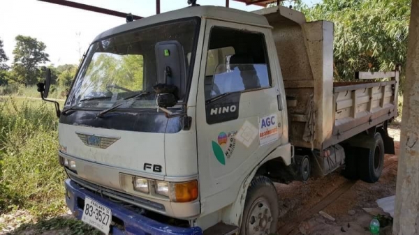 ขาย 335,000 หกล้อดั้ม HIN0 KM777 เครื่อง 117 เครื่องดี  คัชชีสวย  รถพร้อมใช้  เอกสารเล่มทะเบียน รถอยู่ อุบลฯ 090-772-3710 090-772-3708