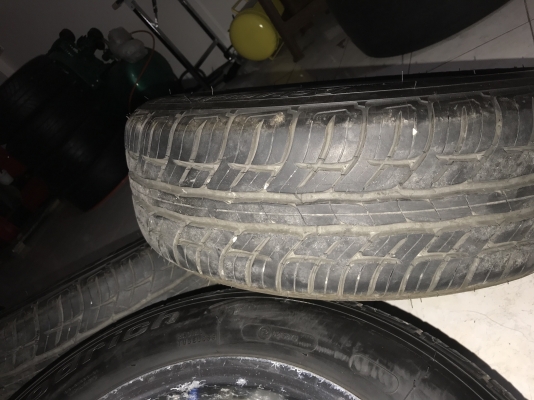 แม็กขอบ 15. 4/100  ไม่มีซ่อม  ยาง bf goorich 185/60R15 ปี16  ขายยกชุด 4900 ID line Tel 0850448320