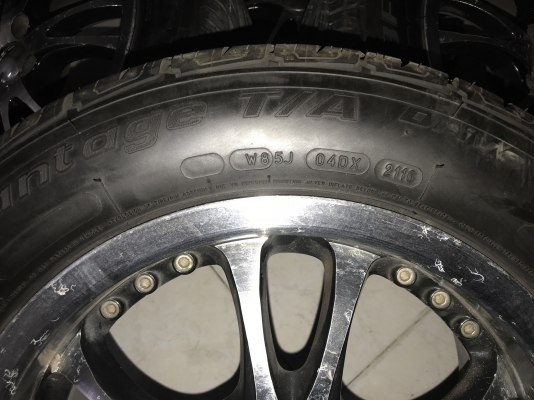 แม็กขอบ 15. 4/100  ไม่มีซ่อม  ยาง bf goorich 185/60R15 ปี16  ขายยกชุด 4900 ID line Tel 0850448320