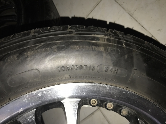 แม็กขอบ 15. 4/100  ไม่มีซ่อม  ยาง bf goorich 185/60R15 ปี16  ขายยกชุด 4900 ID line Tel 0850448320