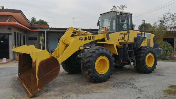 มาใหม่ KOMATSU WA380-5 สภาพสวย นำเข้าจากญี่ปุ่น โทร.090-986-2521 อ๊อบ