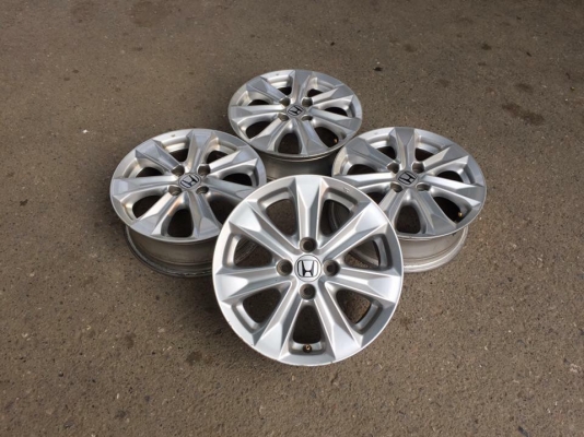 ขายล้อแม็ก Honda Jazz รุ่น TOP ขอบ 15  4 ล้อ ราคา 3,200 บาท ราคาถูกๆ