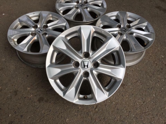 ขายล้อแม็ก Honda Jazz รุ่น TOP ขอบ 15  4 ล้อ ราคา 3,200 บาท ราคาถูกๆ