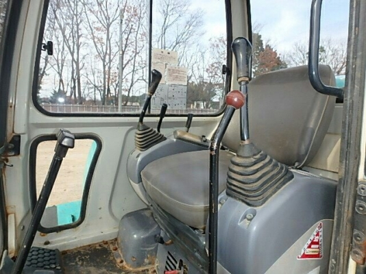 ถึงเมืองไทยแล้วจ้า... KOMATSU  PC30-7  เก่านอกแท้  สภาพสวยมากๆ  มีลายแย๊ก  เดิมๆ  ชั่วโมงน้อย   โทร 089-7462641  สุวรรณี