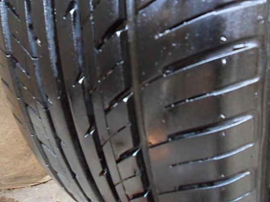 ยางแก้มเตี้ย 195-50-15ลงพื้นปี17 ดอกหนา8มิล เส้นละ475