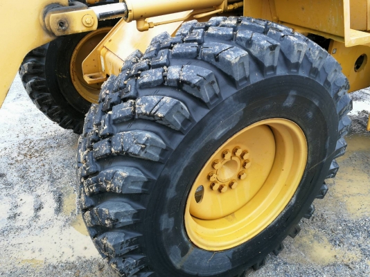 ขายรถสวยๆ CAT 910F นำเข้าจากญี่ปุ่น โทร.090-986-2521 อ๊อบ