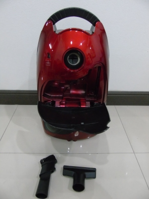 เครื่องดูดฝุ่น Starwell รุ่น ST-118  1500 วัตต์ ของใหม่ มือหนึ่ง แกะกล่อง อุปกรณ์ครบ  คุณสมบัติ  ถังดักฝุ่นขนาด 3.5 ลิตร พร้อมระบบกรอง 3 ชั้นในตัวเครื่อง มอเตอร์แรง 1,500 วัตต์ ล้อและหัวท่อที่ตัวเครื่อง หมุนได้ 360 องศา สวิทซ์ควบคุมการทำงานขนาดใหญ่ แข็งแร