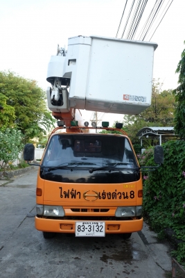 ขายรถกระเช้า ยี่ห้อHino 6ล้อ 136แรงม้า ปี45  กระเช้าไฟฟ้าชักได้สูง14เมตร บังคับด้านบนกระเช้า และด้านล่างได้