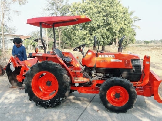 ขายรถไถL3408DTสภาพพร้อมใช้งานมาพร้อมกับอุปกรดันหน้าผาน5หลังเครืองเกียรดีๆไฮโลลิกแจ๋วเล่มทะเบียนพร้อมโอนเลยครับ