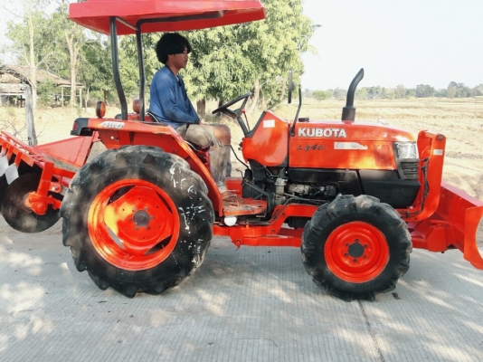 ขายรถไถL3408DTสภาพพร้อมใช้งานมาพร้อมกับอุปกรดันหน้าผาน5หลังเครืองเกียรดีๆไฮโลลิกแจ๋วเล่มทะเบียนพร้อมโอนเลยครับ