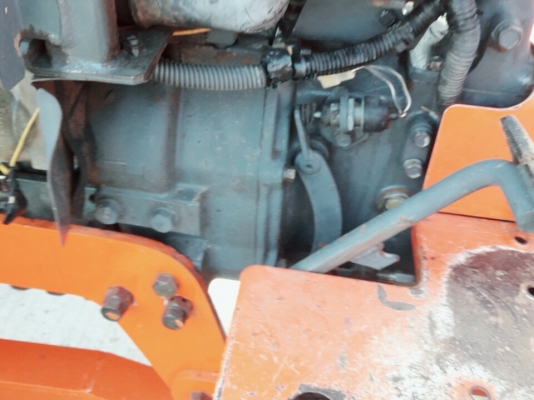 ขายรถไถL3408DTสภาพพร้อมใช้งานมาพร้อมกับอุปกรดันหน้าผาน5หลังเครืองเกียรดีๆไฮโลลิกแจ๋วเล่มทะเบียนพร้อมโอนเลยครับ