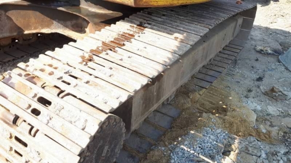 ขาย 795,000 KOMATSU pc 228 USLC พร้อมไลหัวเจาะใส่หัวเจาะได้เลย (ขนาดเท่า 200) สภาพเก่านอก 8,320 ชม.ไฟฟ้าครบ เครื่องดี ปั้มแรง เอวแน่น ช่วงล่างเต็ม เอกสารอินวอยทร์ รถสวยพร้อมใช้ รถอยู่ กทม. 090-772-3710 090-772-3708