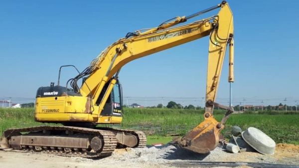 ขาย 795,000 KOMATSU pc 228 USLC พร้อมไลหัวเจาะใส่หัวเจาะได้เลย (ขนาดเท่า 200) สภาพเก่านอก 8,320 ชม.ไฟฟ้าครบ เครื่องดี ปั้มแรง เอวแน่น ช่วงล่างเต็ม เอกสารอินวอยทร์ รถสวยพร้อมใช้ รถอยู่ กทม. 090-772-3710 090-772-3708