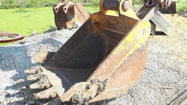 ขาย 795,000 KOMATSU pc 228 USLC พร้อมไลหัวเจาะใส่หัวเจาะได้เลย (ขนาดเท่า 200) สภาพเก่านอก 8,320 ชม.ไฟฟ้าครบ เครื่องดี ปั้มแรง เอวแน่น ช่วงล่างเต็ม เอกสารอินวอยทร์ รถสวยพร้อมใช้ รถอยู่ กทม. 090-772-3710 090-772-3708