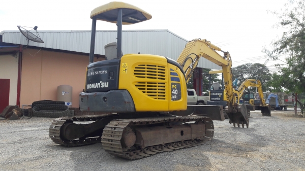 รถขุด Komatsu PC40MR-2 เก่าญี่ปุ่น