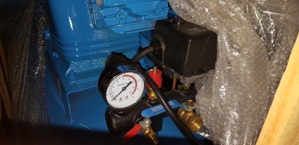 ปั้มลม 3 หัว มอเตอร์ 4 แรง ไฟ 220 v ถัง 200 ลิตร พร้อมใช้งาน ปั้มลม 3 หัว มอเตอร์ 4 แรง ไฟ 220 v ถัง 200 ลิตร พร้อมใช้งาน