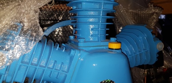 ปั้มลม 3 หัว มอเตอร์ 4 แรง ไฟ 220 v ถัง 200 ลิตร พร้อมใช้งาน ปั้มลม 3 หัว มอเตอร์ 4 แรง ไฟ 220 v ถัง 200 ลิตร พร้อมใช้งาน