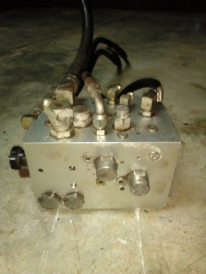 ขายชุดคอนโทรลปั้มรถโฟลค์ลิฟท์CROWN12000บาทโทร0643130366