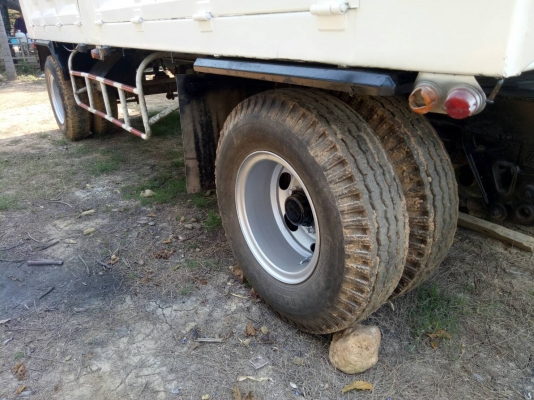 ขายลูกพ่วง???????? สองเพลาไม่ดั้มพ์ ปี 46 สภาพสวย พร้อมใช้งาน สนใจสอบถามได้ค่ะ☎ 089-7020483,083-9628875