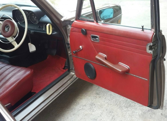 Benz W114/8 รุ่น230 ปี1968