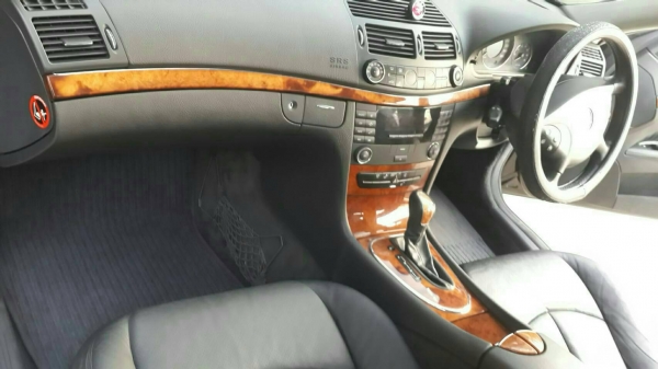 Benz W211 ปี2004