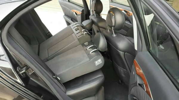 Benz W211 ปี2004