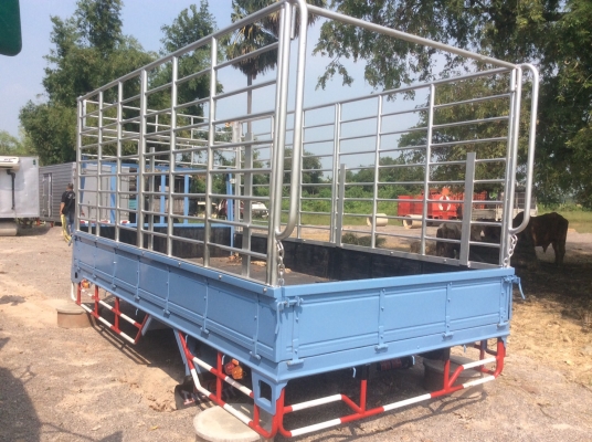 ขายกระบะพร้อมรั้วเหล็ก ISUZU NPR ยาว 4.5 เมตร กว้าง 2.15เมตร ครัทซีกว้าง 0.75 เมตร พื้นปูเหล็ก ศุภากร 081-1903107,089-5367218