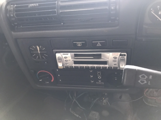 BMW E30 เครื่องM10 เกียร์MTขับปกติ ตอนนี้ตูดกุญแจเสีย แยกอะไหล่ทุกชิ้น