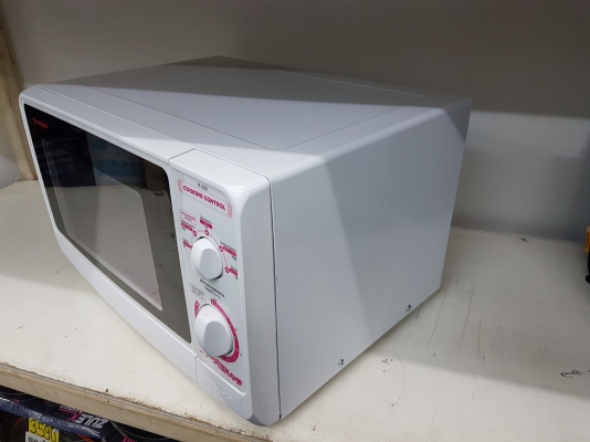 ไมโครเวฟ SHARP รุ่น R-220 ขนาด 22 ลิตร สีขาว สภาพใหม่ ไมโครเวฟ SHARP รุ่น R-220 ขนาด 22 ลิตร สีขาว สภาพใหม่