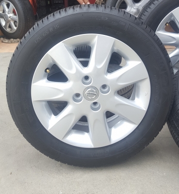 ขายล้อNISSAN Marchขอบ15 ยางปี15  4 ล้อ