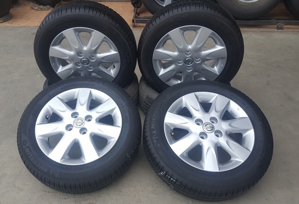 ขายล้อNISSAN Marchขอบ15 ยางปี15  4 ล้อ