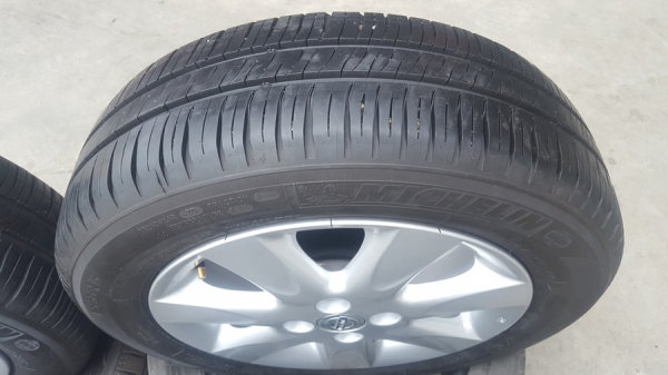 ขายล้อNISSAN Marchขอบ15 ยางปี15  4 ล้อ