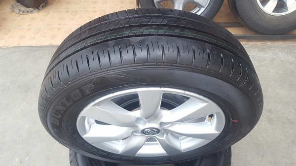 ขายล้อNISSAN ALMERA VL ยางป้ายแดงปี4517  4 ล้อ