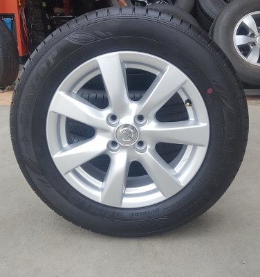 ขายล้อNISSAN ALMERA VL ยางป้ายแดงปี4517  4 ล้อ