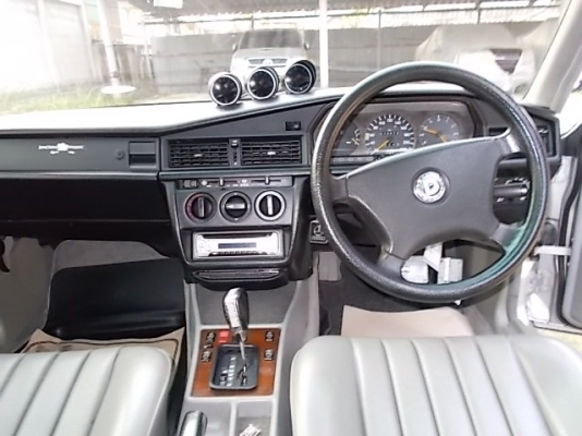 1994 BENZ 190 E 1.8 รถไม่เคยติดก๊าซ ไมล์220000กม.รถหน้า-หลังเดิม ตัวถังบางเดิมทั้งคัน ภายในสะอาด มาดูไม่ผิดหวังแน่นอน