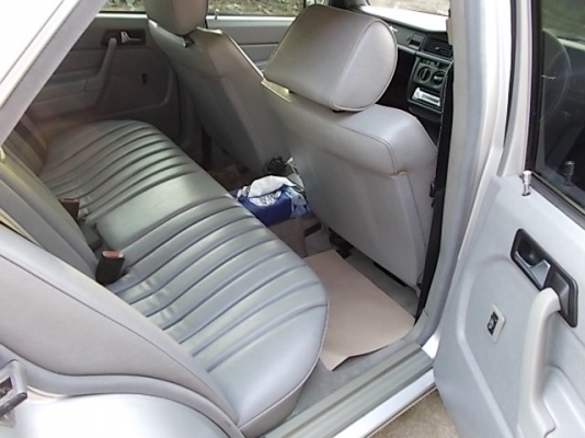 1994 BENZ 190 E 1.8 รถไม่เคยติดก๊าซ ไมล์220000กม.รถหน้า-หลังเดิม ตัวถังบางเดิมทั้งคัน ภายในสะอาด มาดูไม่ผิดหวังแน่นอน