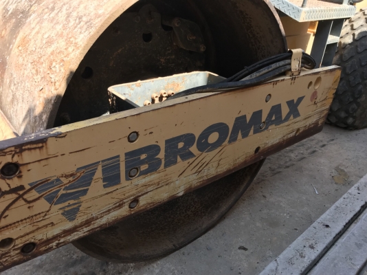 ขาย 995,000 รถบด 11 ตัน VIBROMAX W1105 ทำงาน 4,446 ชม (ป้ายแดง จาก อริยะ) เครื่องดี เกียร์แรง ระบบสั ขาย 995,000 รถบด 11 ตัน VIBROMAX W1105 ทำงาน 4,446 ชม (ป้ายแดง จาก อริยะ) เครื่องดี เกียร์แรง ระบบสั