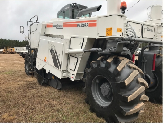 รถกัดถนนล้อยาง Wirtgen WR2500S