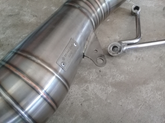 ท่อ EVO ทรงตัวหนอน ใส่ new vespa