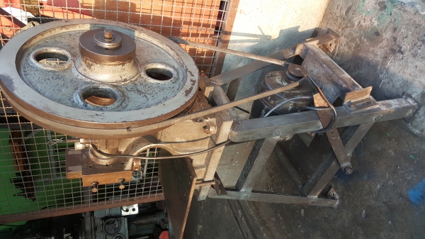 เครื่องปั้มเหล็ก เครื่องปั้มเหล็ก