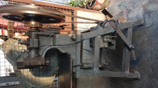 เครื่องปั้มเหล็ก