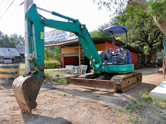 KOMATSU 40mr-1 ขนาดPC-40 <มีVDOให้ชม> รถเก่านอกแท้ มีเอกสารใบอินวอย☎️ติดต่อ 085-5632278 (ราคาต่อรองได้)