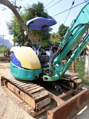 KOMATSU 40mr-1 ขนาดPC-40 <มีVDOให้ชม> รถเก่านอกแท้ มีเอกสารใบอินวอย☎️ติดต่อ 085-5632278 (ราคาต่อรองได้)