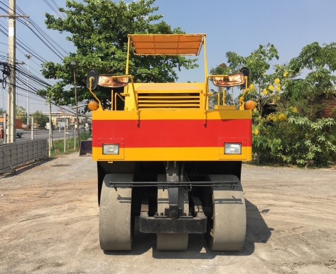 รถบดเจ็ดล้อยาง DYNAPAC R20 เครื่องยนต์ ISUZU 6BD1 พวงมาลัยเพาเวอร์ FROM JAPAN สภาพพร้อมใช้งาน สนใจติดต่อ 063-9316985 ID LINE : 0639316985 ครับ