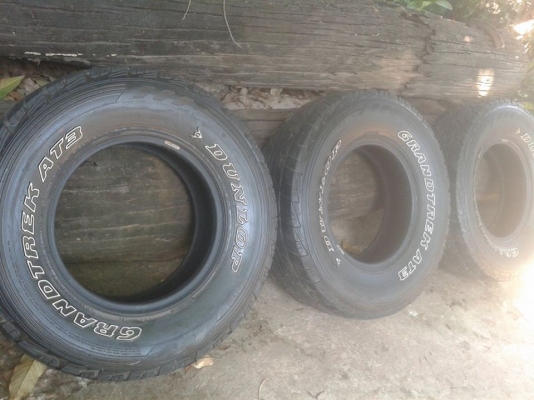 ยางขาลุยดันล็อป 30x9.5ขอบ15 ปี13 มีปะ1เส้น ไม่บวม โทร 0981818174