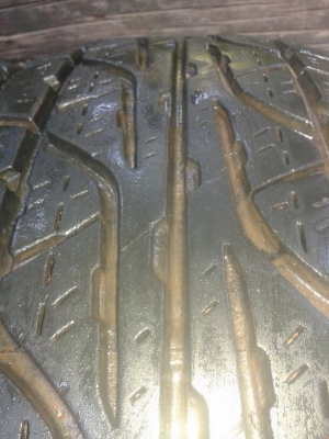 ยางขาลุยดันล็อป 30x9.5ขอบ15 ปี13 มีปะ1เส้น ไม่บวม โทร 0981818174