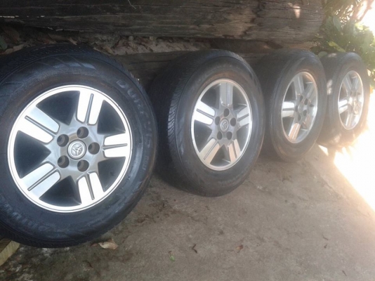 แม็กวีโก้5รูสวยๆพร้อมยาง215 70 ขอบ15ปี13 4เส้น