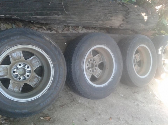 แม็กวีโก้5รูสวยๆพร้อมยาง215 70 ขอบ15ปี13 4เส้น