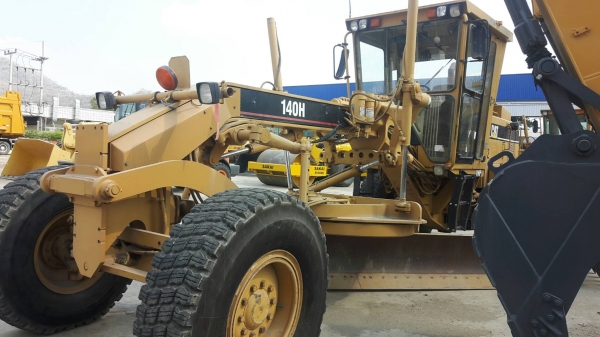 รถเกรด CAT 140H ราคา 4,400,000 รถ กทม.
