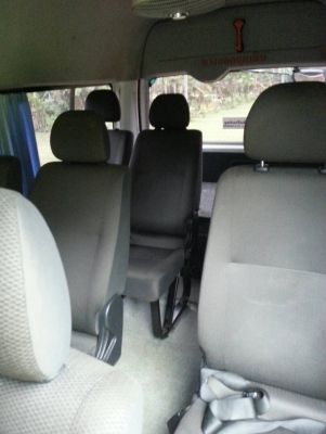 ขายรถตู้โตโยต้าราค380000บาทจัดแนนท์ได้350000บาทโทร0643130366